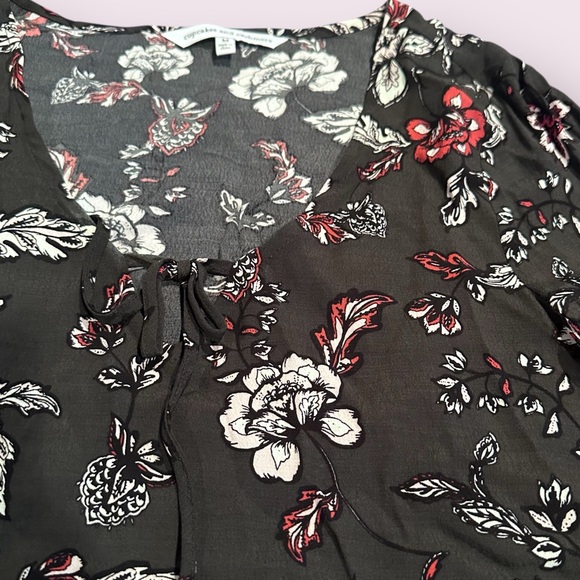 Women's cupcakes & cashmere Dark Gray Floral Blouse Tie And Sleeve Detail Medium - Picture 6 of 15